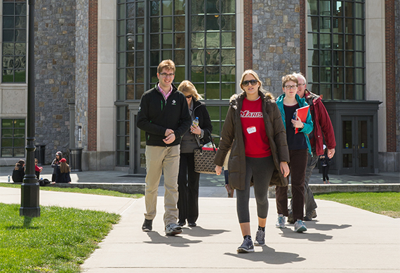 Image of Marist families walking on campus