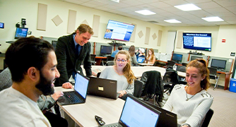 Image of Marist students in the Weiss Language Center.