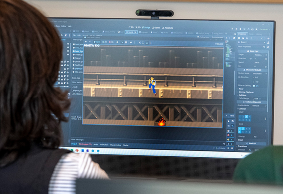 Image of Marist University students using game design software.