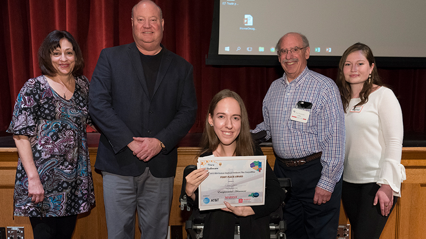 Dana Jones '20 receives award at 2018 Mid-Hudson Regional Business Plan Competition