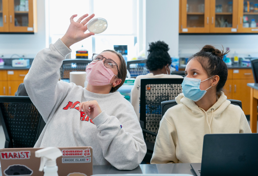 An image of students at SEA-PHAGES program in the School of Science