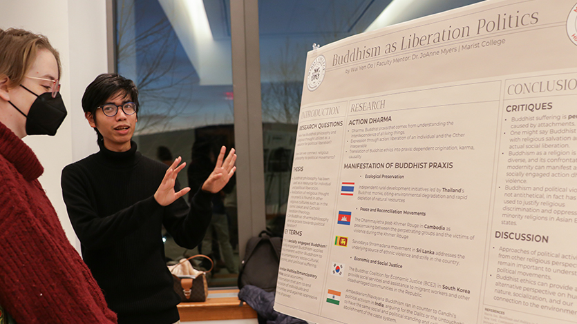 Honors Program student Wai Yen Oo ’22 discussing his thesis project on Buddhism as Liberation in Politics
