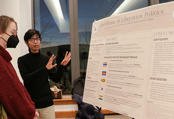 An image of Honors Program student Wai Yen Oo ’22 discussing his thesis project on Buddhism as Liberation in Politics