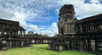 Image of Marist University students on their travel course in Cambodia.