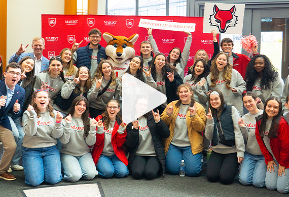 Image of student tour guides with President Weinman on Admitted Students Day with 