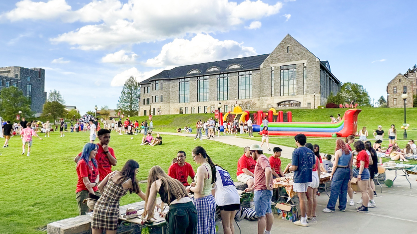 Fox Fest on the Green. Photo courtesy of Juliann Losey/Marist University. 