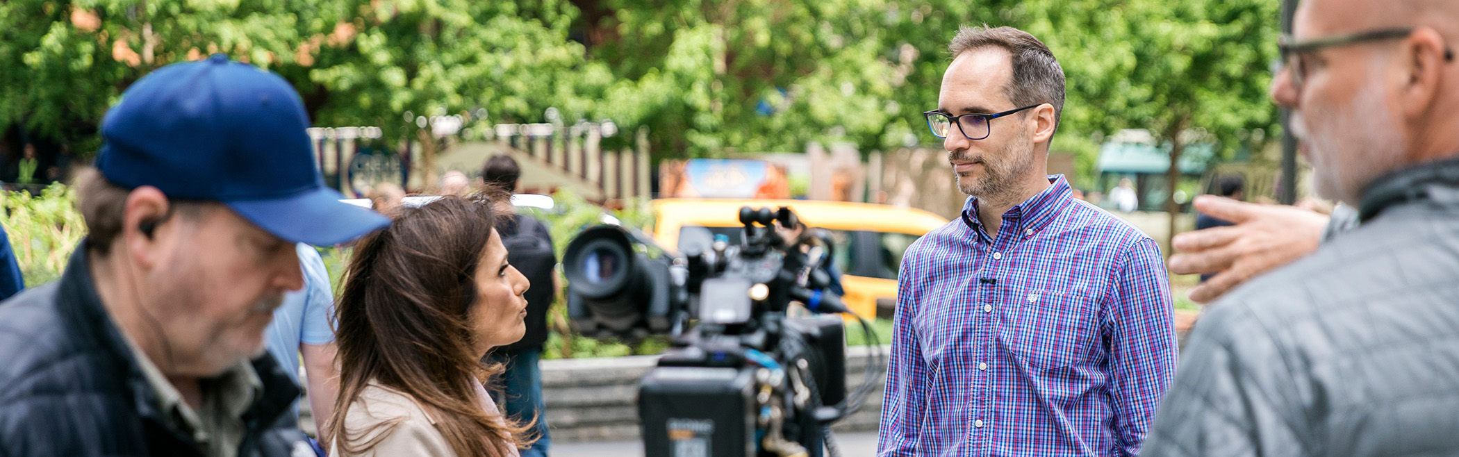 Image of Leander Schaerlaeckens being interviewed.