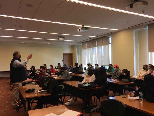 Image of Brian Wenzel, '89 speaking with a class.