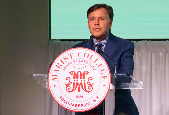 Image of Bob Costas at a Marist podium.