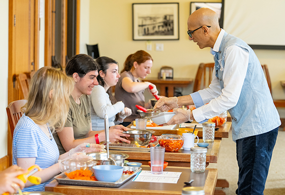 Image of Marist University students participating in Gourmet Dining's test kitchen.