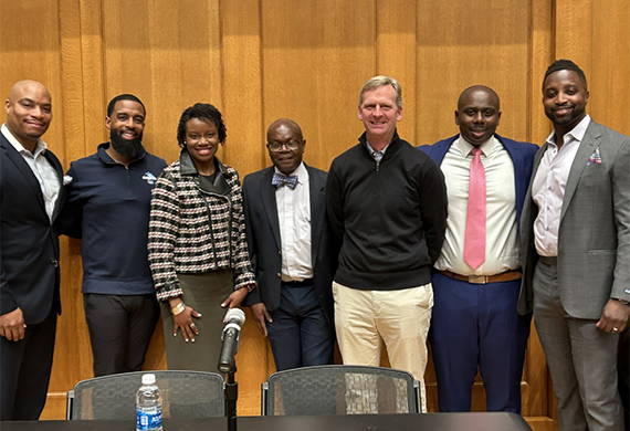 An image of Alumni with President Weinman