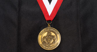 Image of a Marist Honors medal.