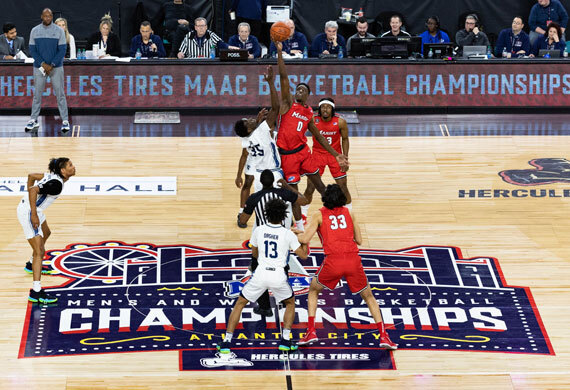 Image of Marist men's basketball at tipoff of the MAAC semifinals against Saint Peter's.
