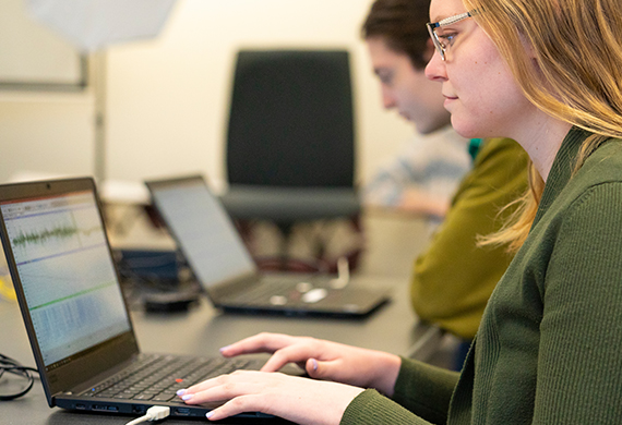 Image of a students on computers monitoring brain activity.