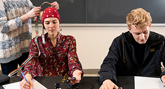 An image of psychology students measuring brain waves