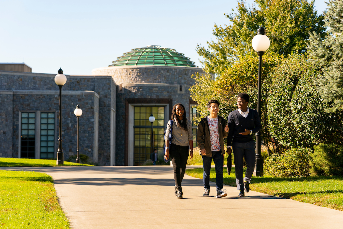 Image of students on the Marist campus.