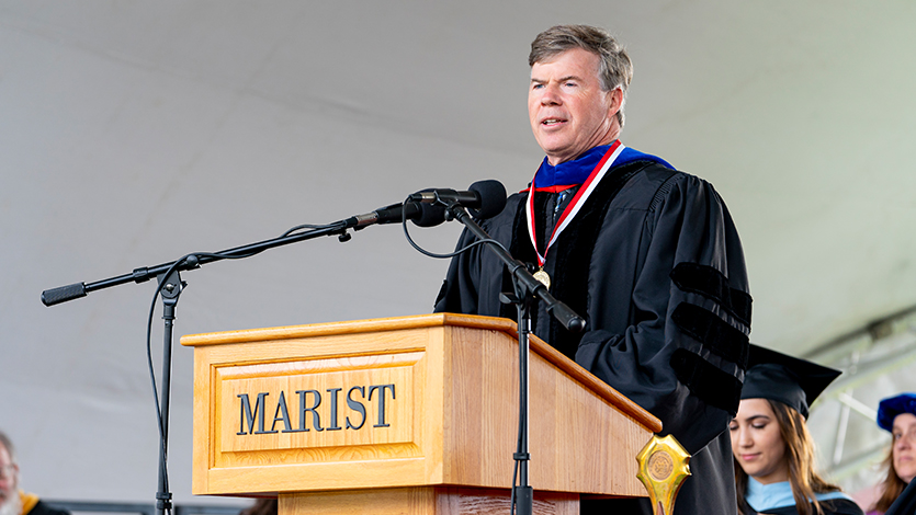 image of Ian O’Connor ’86 delivering the Address to Graduates