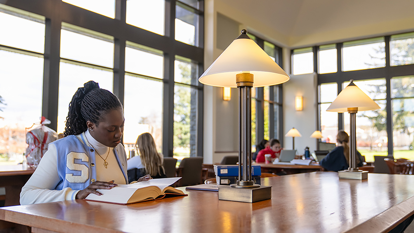 Image of Merene Budu-Smith Otoo ’24 studying in the James A. Cannavino Library.