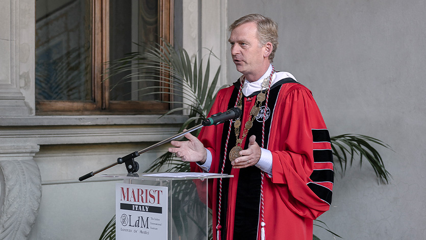 Image of President Kevin Weinman speaking at the Marist Italy Commencement.