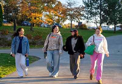 Image of Noelle and her friends walking on campus.