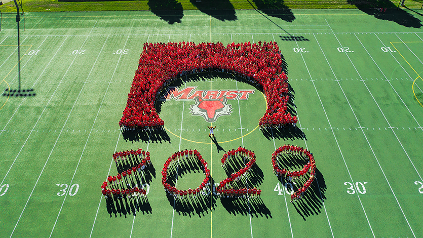 Image of Class of 2029 photo taken for Welcome Week 2025. Photo by Bobby Oliver/Marist University.&nbsp;&nbsp;