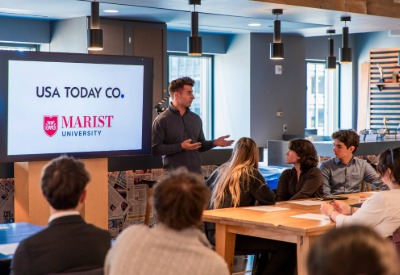 Image of Matt Esposito talking to the student group.
