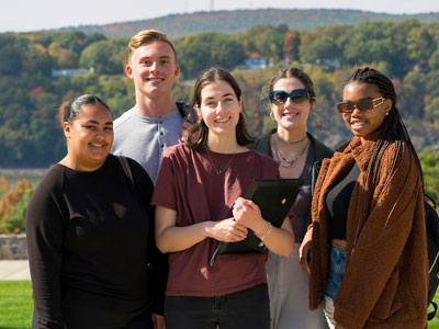 Image of a group of Marist University students.